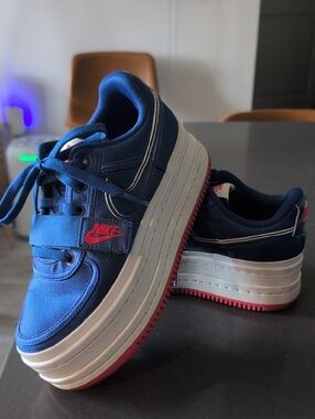 Nike Gym Blue 2K RareSneakers with Pink Logo